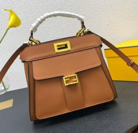 حقيبة فيندي ستاتي