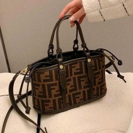 حقيبة فيندي ستاتي