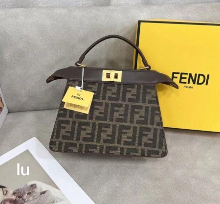 حقيبة فيندي ستاتي